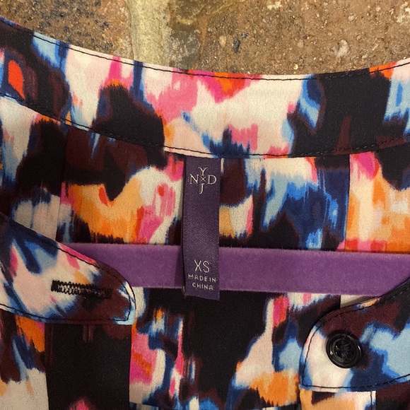 NYDJ pattern top size xs - Picture 3 of 4